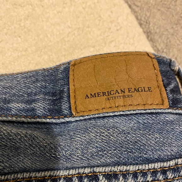 Embroidered American Eagle denim shorts sz 14 - Picture 3 of 6
